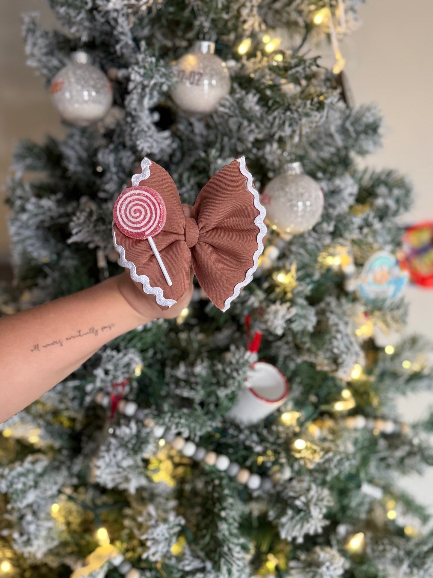 Gingerbread bow